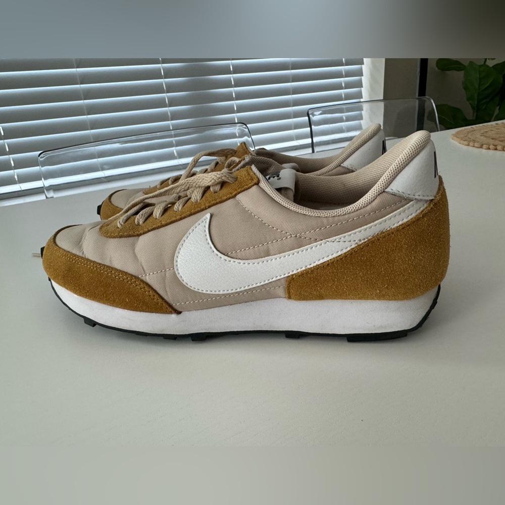 Nike dbreak womens size 8.5. Worn once outside. Like brand new